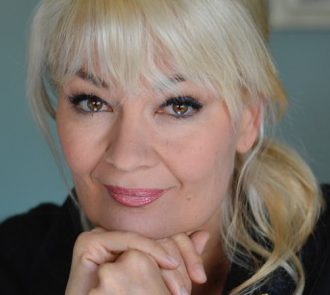 Mari Nelson Headshot Image